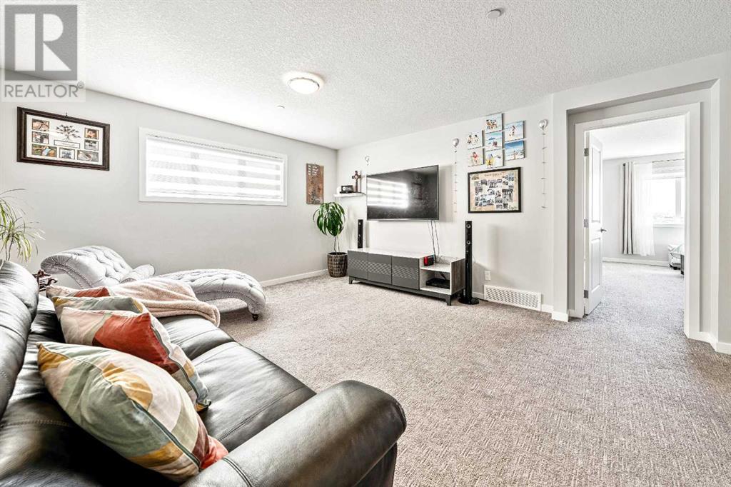 Single Family House for Sale in  Lucas Crescent NW Livingston Calgary 