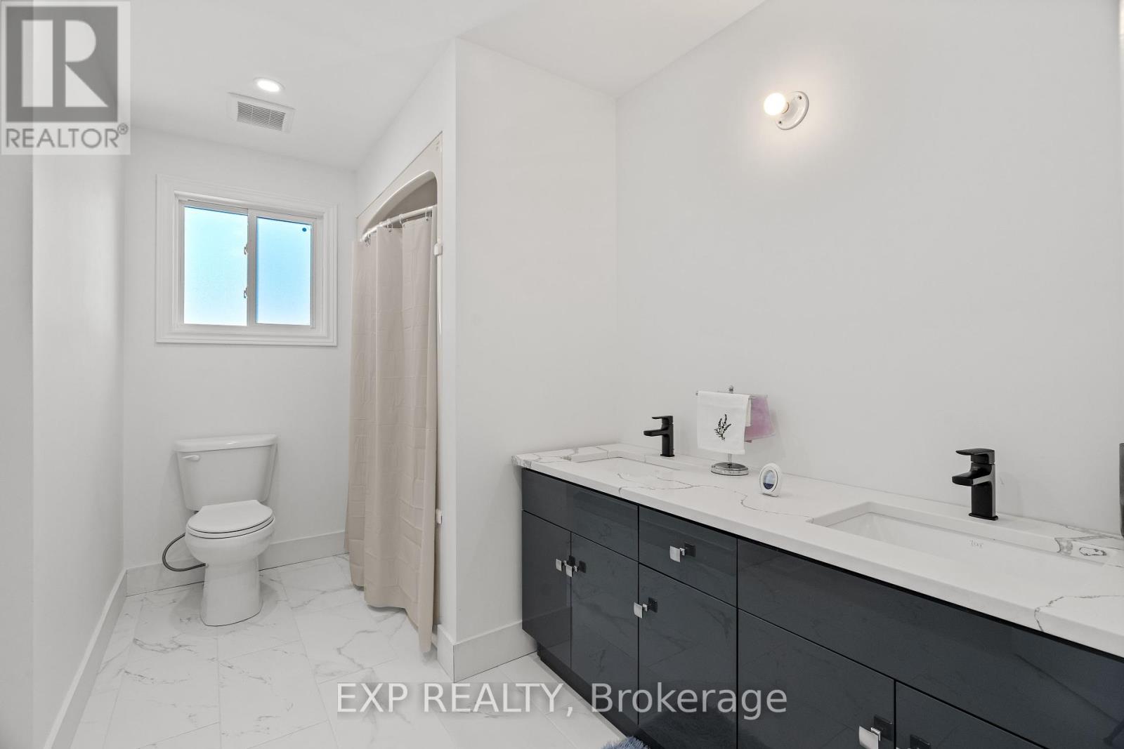 Single Family House for Sale in  WILLIAM E STREET North Middlesex (Parkhill) 