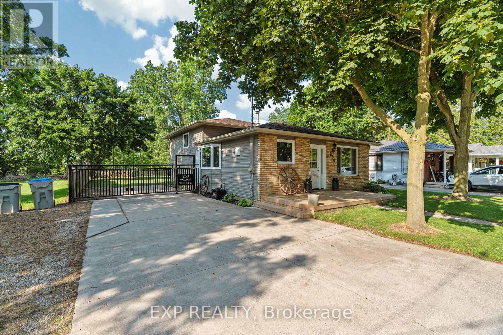 Single Family House for Sale in  WILLIAM E STREET North Middlesex (Parkhill) 