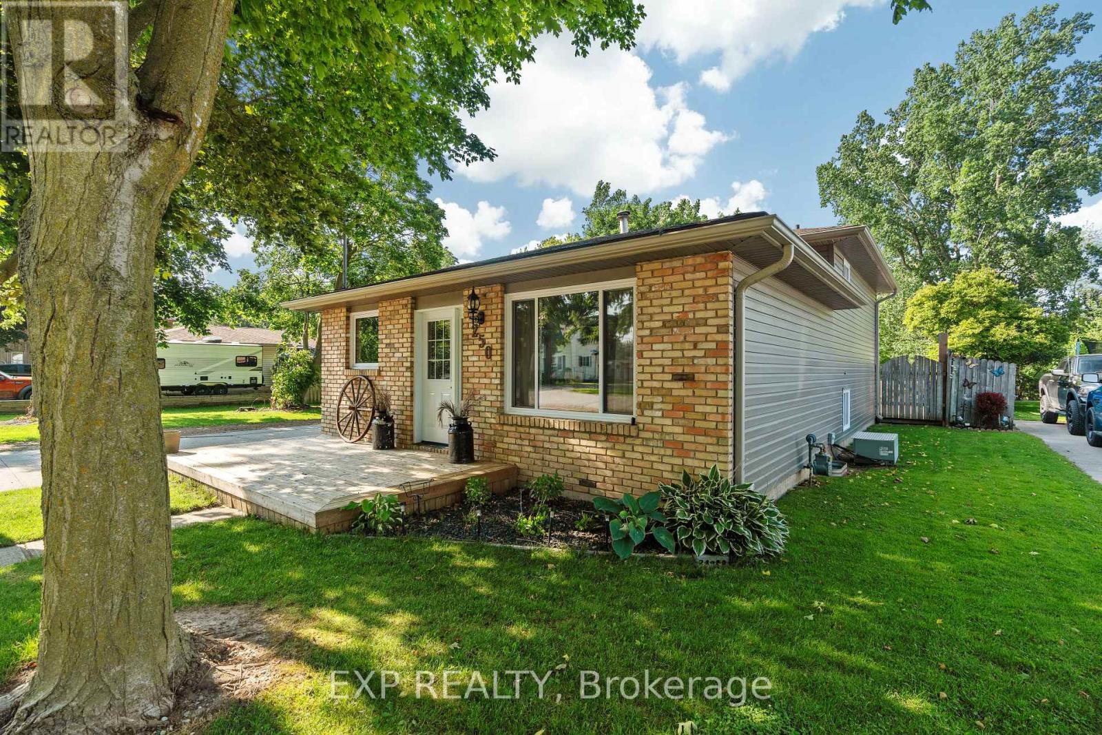 Single Family House for Sale in  WILLIAM E STREET North Middlesex (Parkhill) 