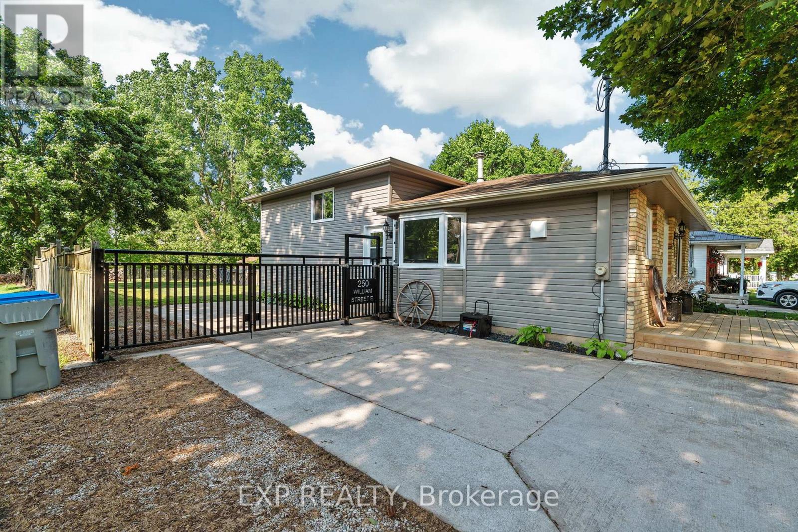 Single Family House for Sale in  WILLIAM E STREET North Middlesex (Parkhill) 