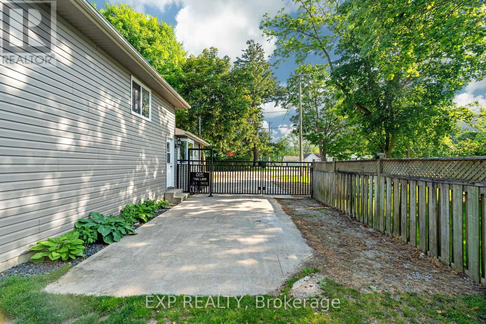 Single Family House for Sale in  WILLIAM E STREET North Middlesex (Parkhill) 