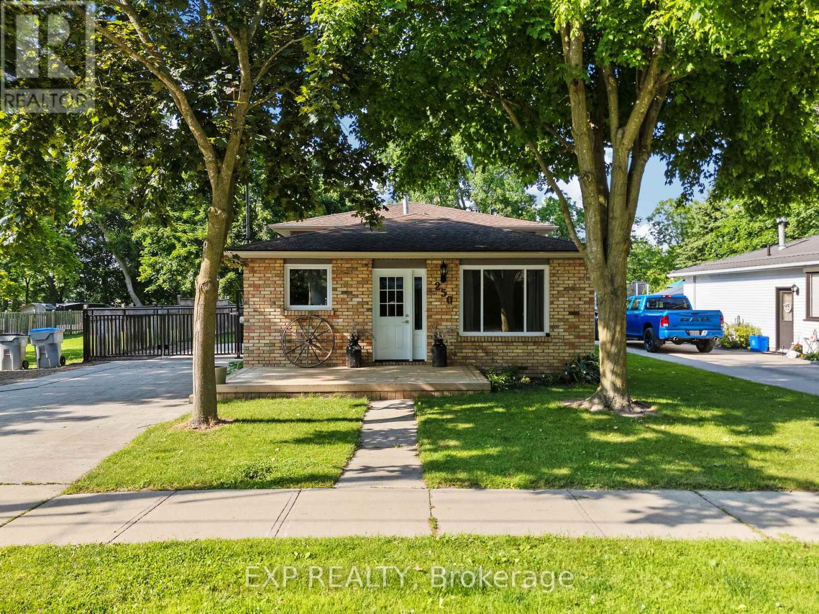 Single Family House for Sale in  WILLIAM E STREET North Middlesex (Parkhill) 