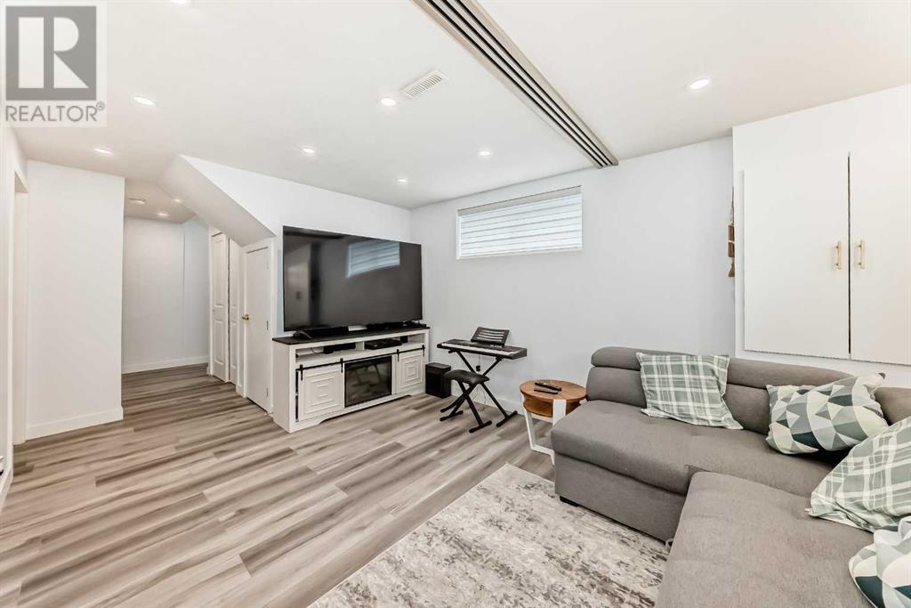 Single Family House for Sale in  Evanston Drive NW Evanston Calgary 