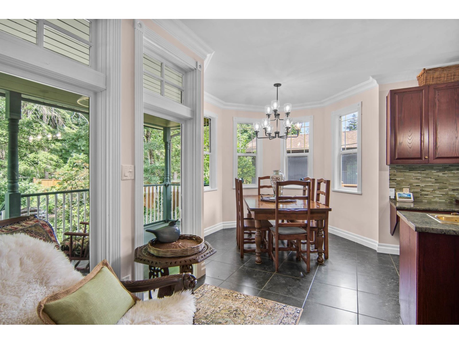 864 HOT SPRINGS ROAD, Harrison Hot Springs, Harrison Hot Springs