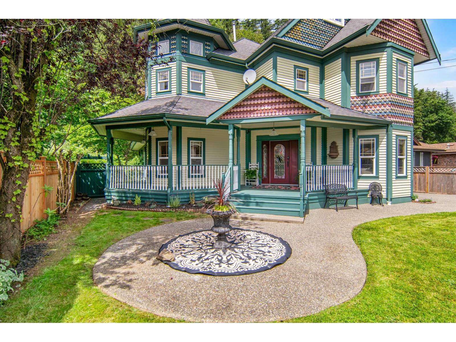 864 HOT SPRINGS ROAD, Harrison Hot Springs, Harrison Hot Springs