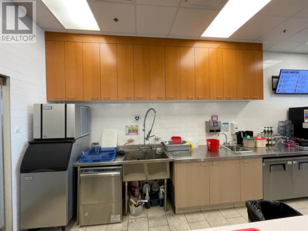 Photo 14 of 130 74 Mauretania Road W, Lethbridge AB