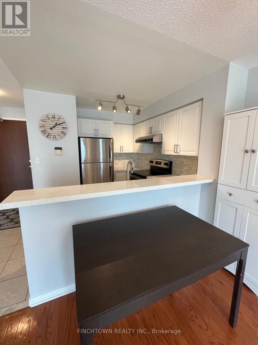 Photo 7 of Ph 18 39 Oneida Crescent, Richmond Hill ON