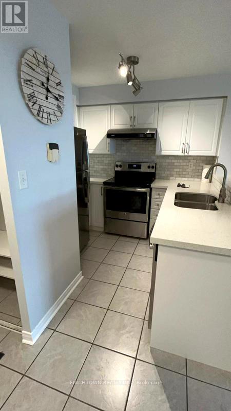 Photo 3 of Ph 18 39 Oneida Crescent, Richmond Hill ON