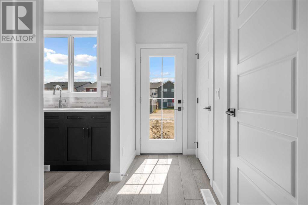 Photo 14 of 27 Amblefield Avenue Nw, Calgary AB