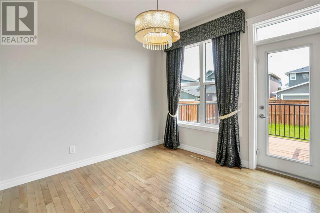 Single Family House for Sale in  Evansglen Circle NW Evanston Calgary 