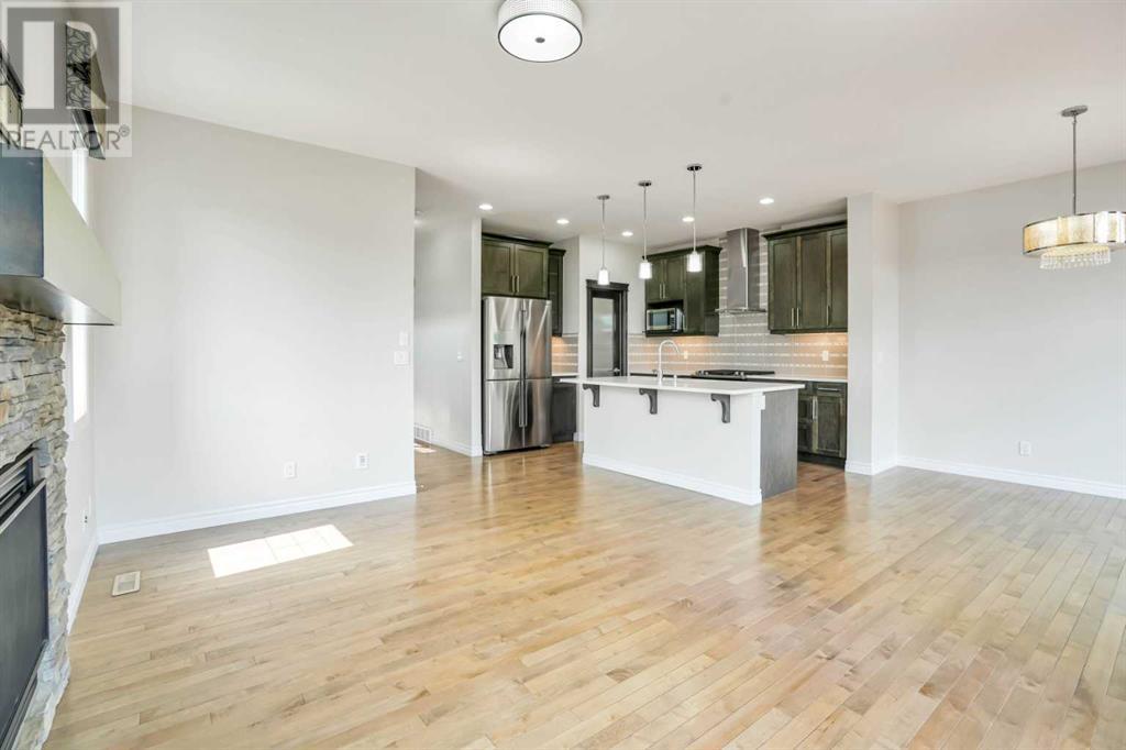 Single Family House for Sale in  Evansglen Circle NW Evanston Calgary 
