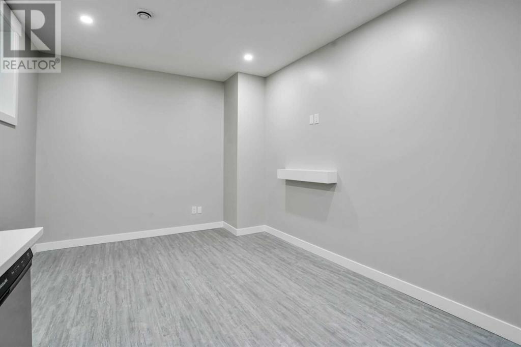 Single Family House for Sale in  Evansglen Circle NW Evanston Calgary 