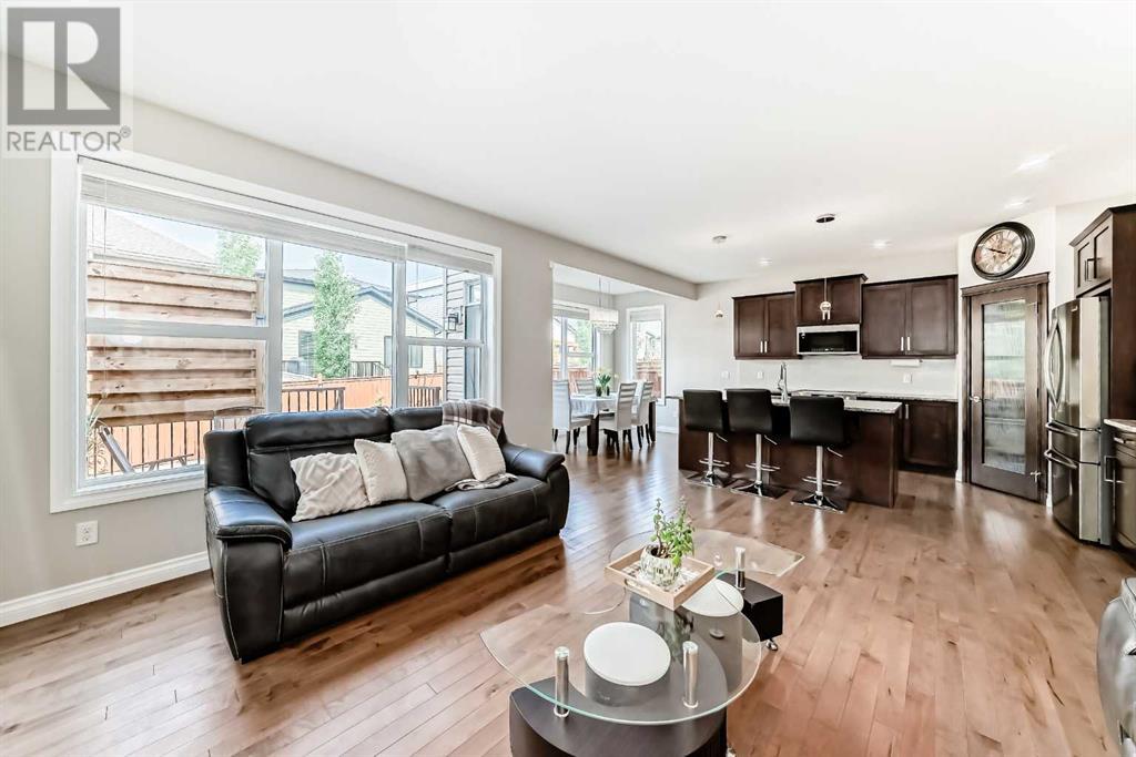 Single Family House for Sale in  Evansborough Road NW Evanston Calgary 