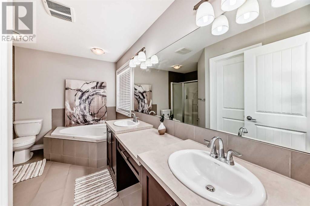 Single Family House for Sale in  Evansborough Road NW Evanston Calgary 