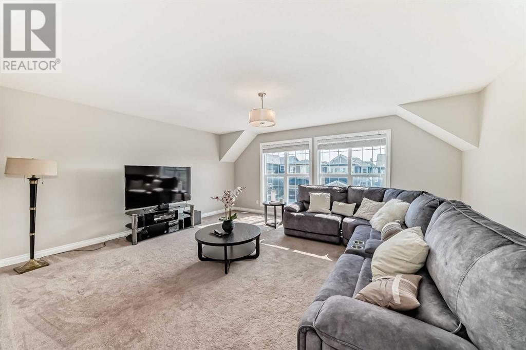 Single Family House for Sale in  Evansborough Road NW Evanston Calgary 