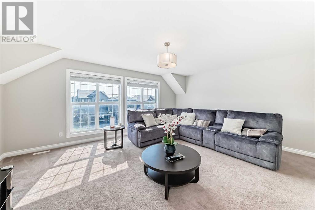 Single Family House for Sale in  Evansborough Road NW Evanston Calgary 