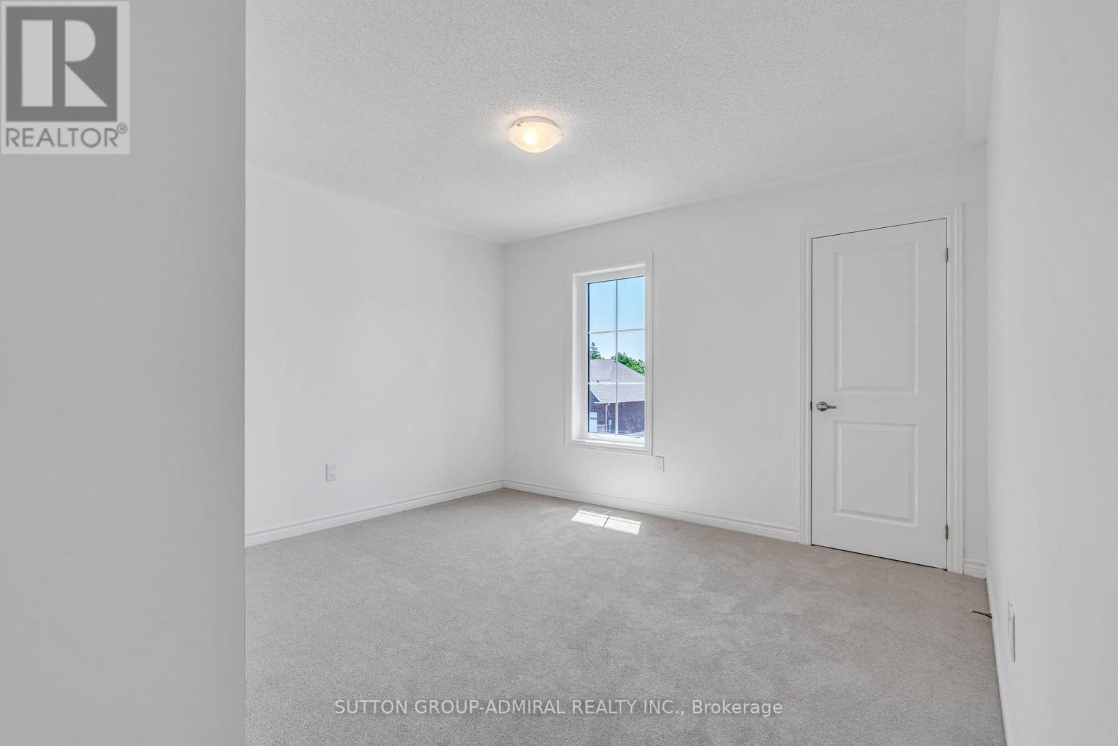Photo 2 of 32 Hillcroft Way, Kawartha Lakes ON
