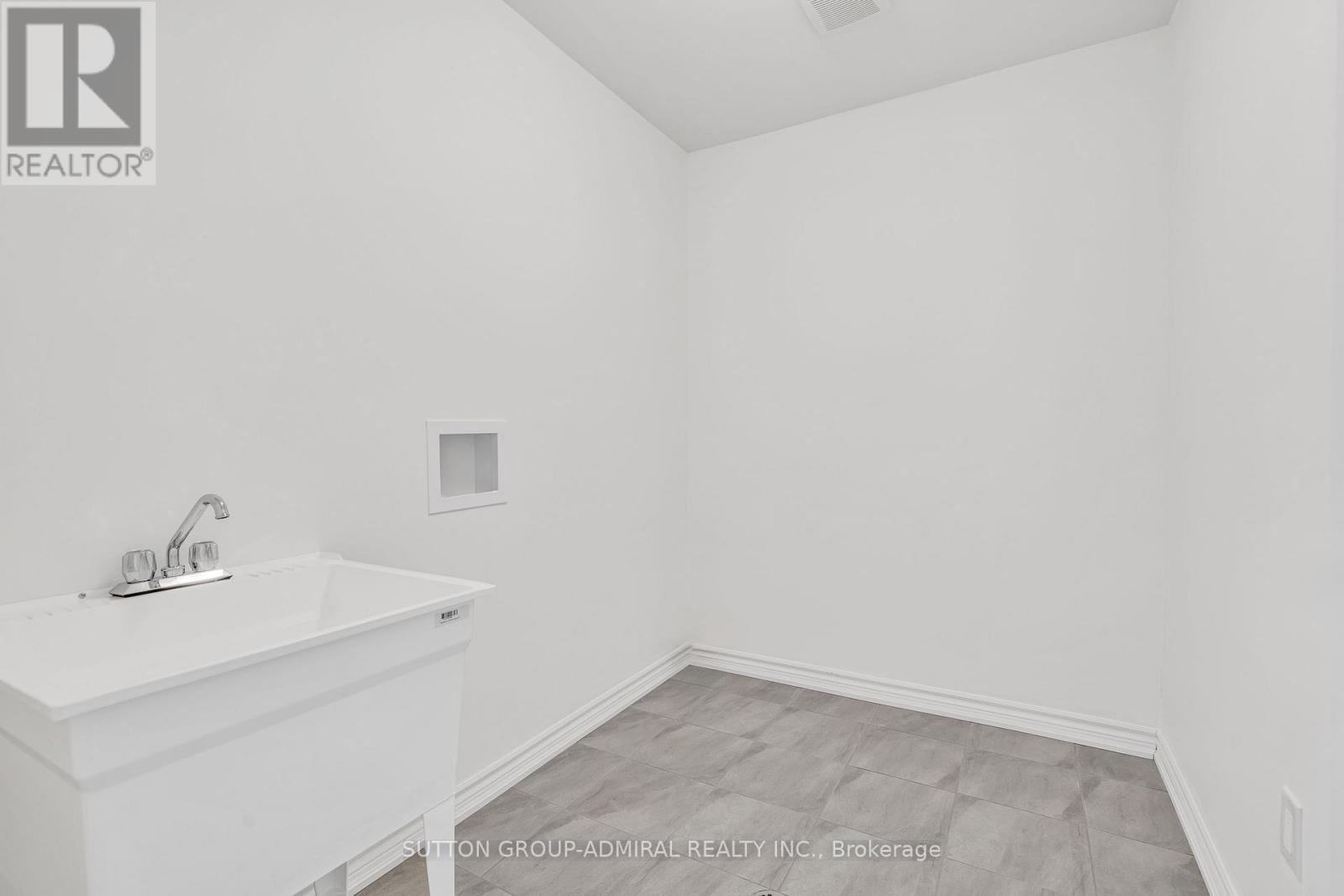 Photo 8 of 32 Hillcroft Way, Kawartha Lakes ON