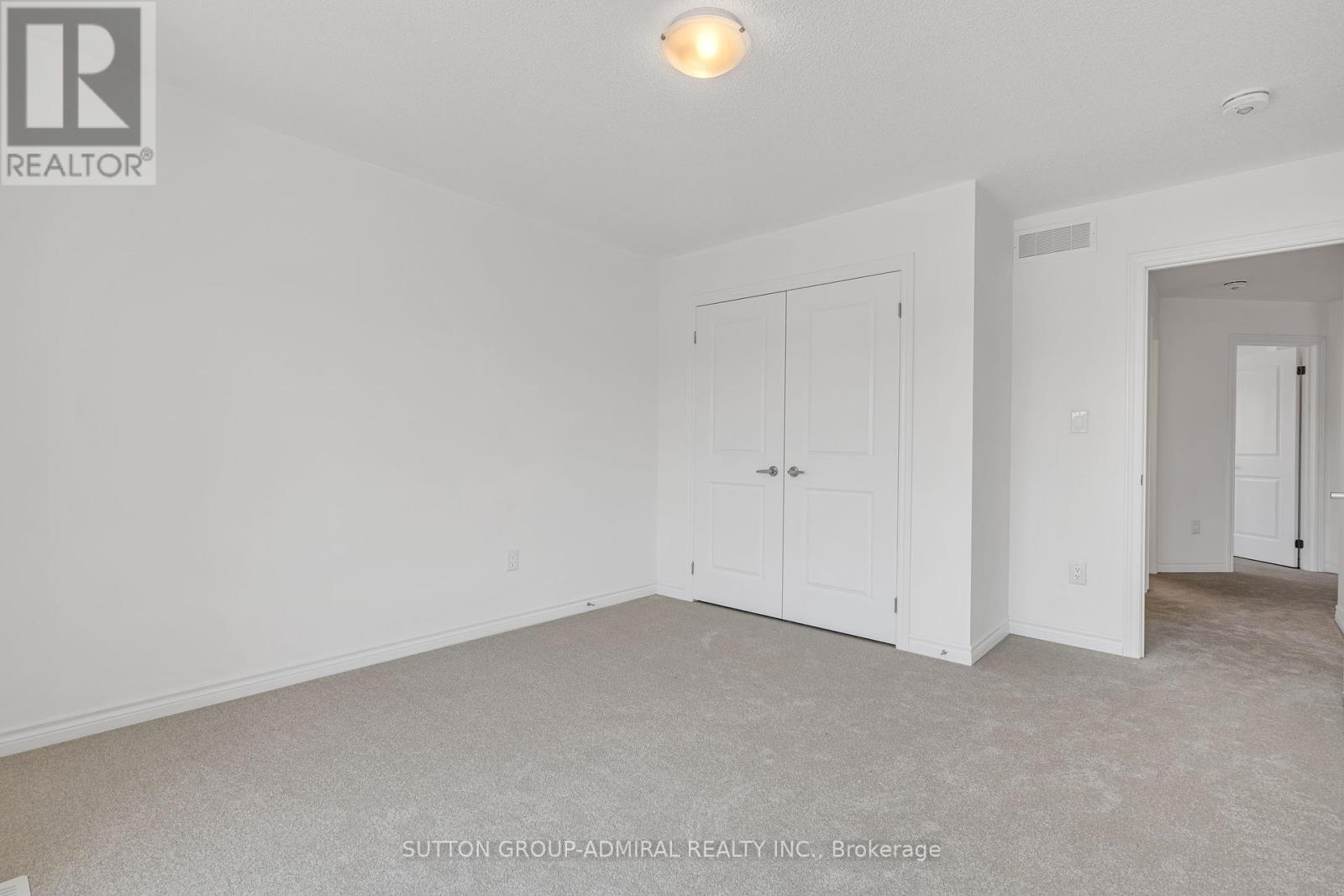 Photo 4 of 32 Hillcroft Way, Kawartha Lakes ON