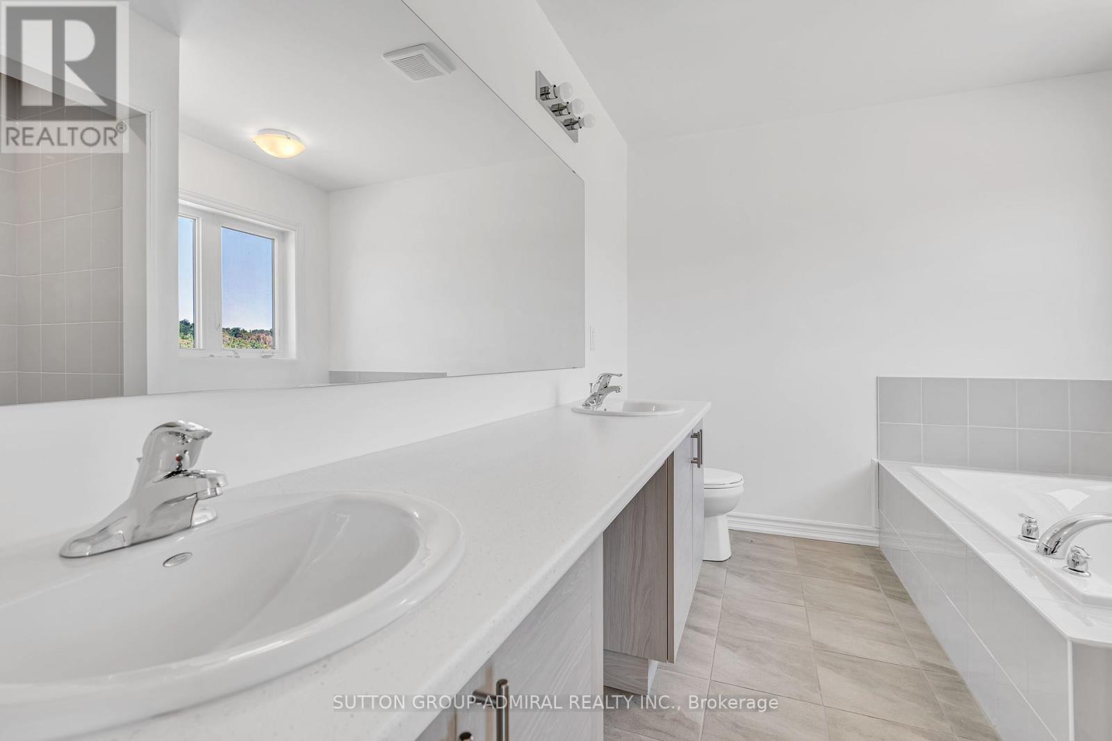 Photo 15 of 32 Hillcroft Way, Kawartha Lakes ON
