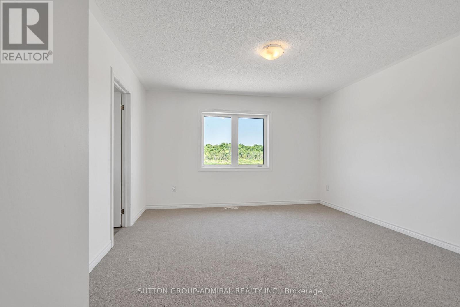 Photo 5 of 32 Hillcroft Way, Kawartha Lakes ON