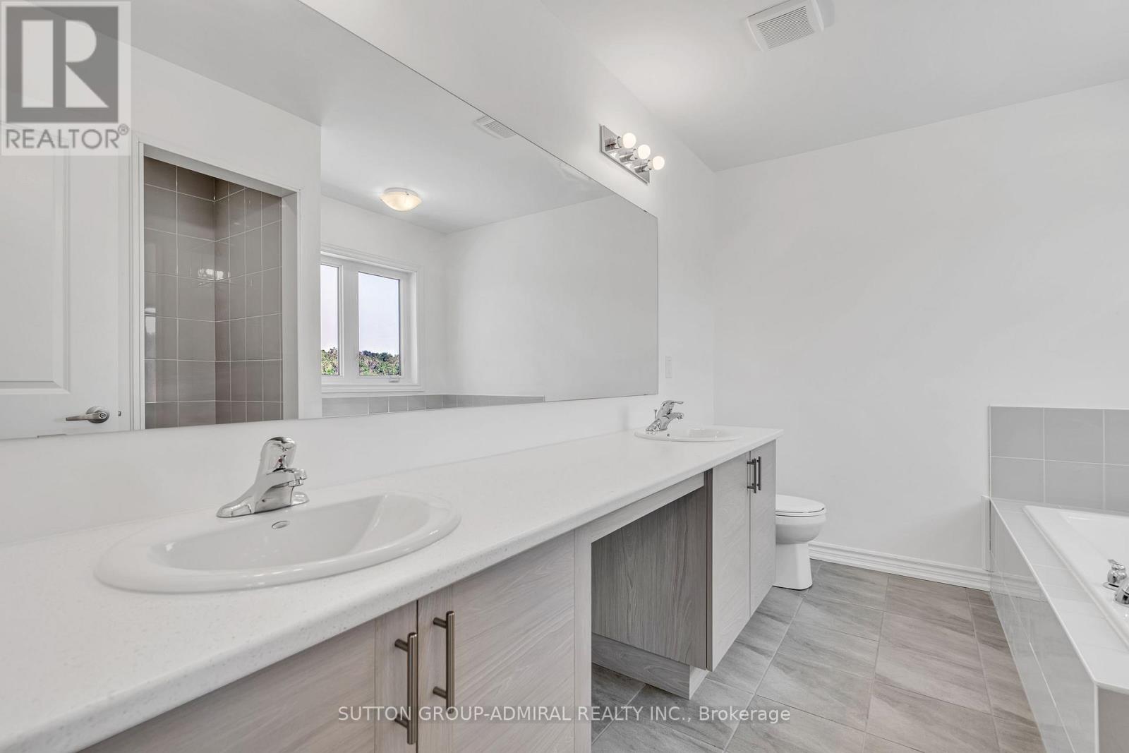 Photo 1 of 32 Hillcroft Way, Kawartha Lakes ON