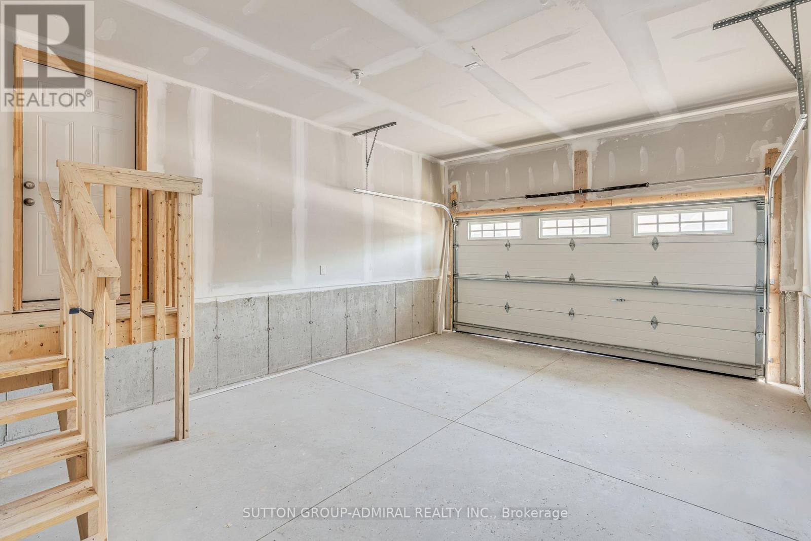 Photo 13 of 32 Hillcroft Way, Kawartha Lakes ON