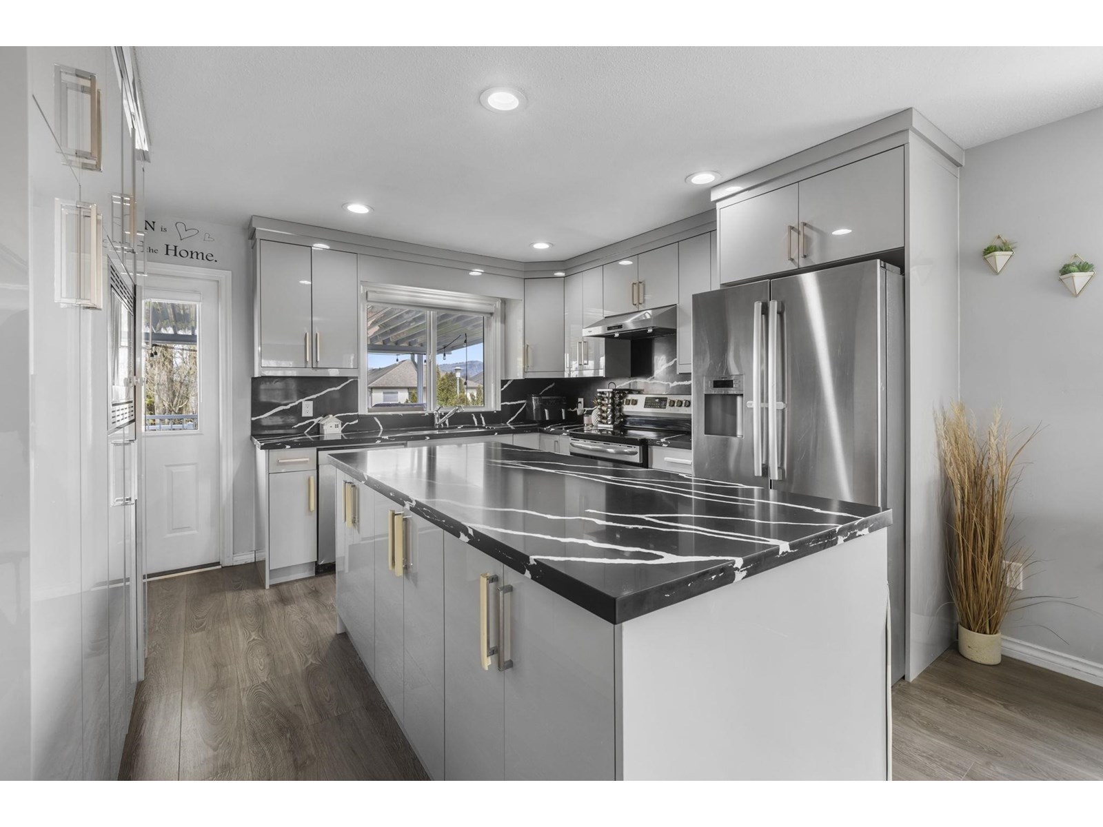 Photo 10 of 34795 1st Avenue, Abbotsford BC