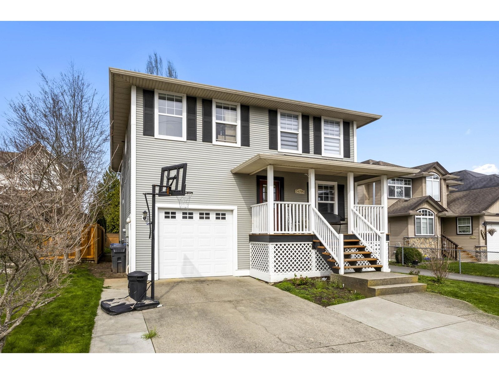 Photo 3 of 34795 1st Avenue, Abbotsford BC