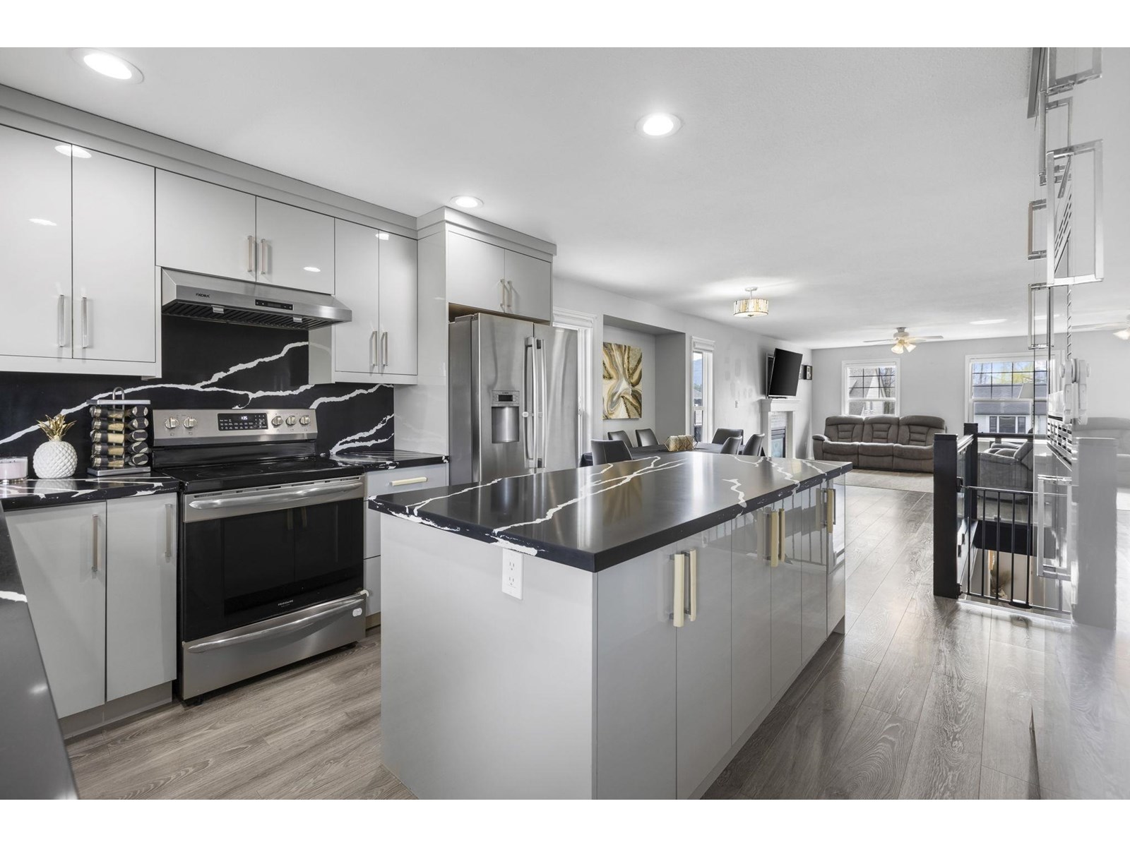 Photo 13 of 34795 1st Avenue, Abbotsford BC