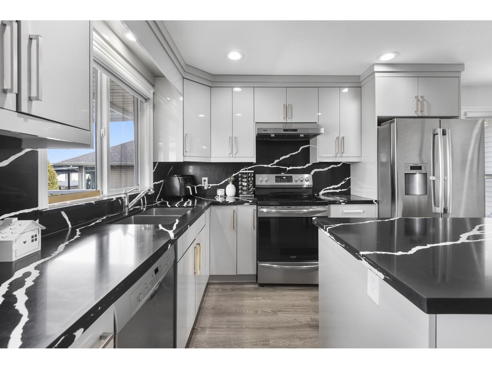 Photo 14 of 34795 1st Avenue, Abbotsford BC