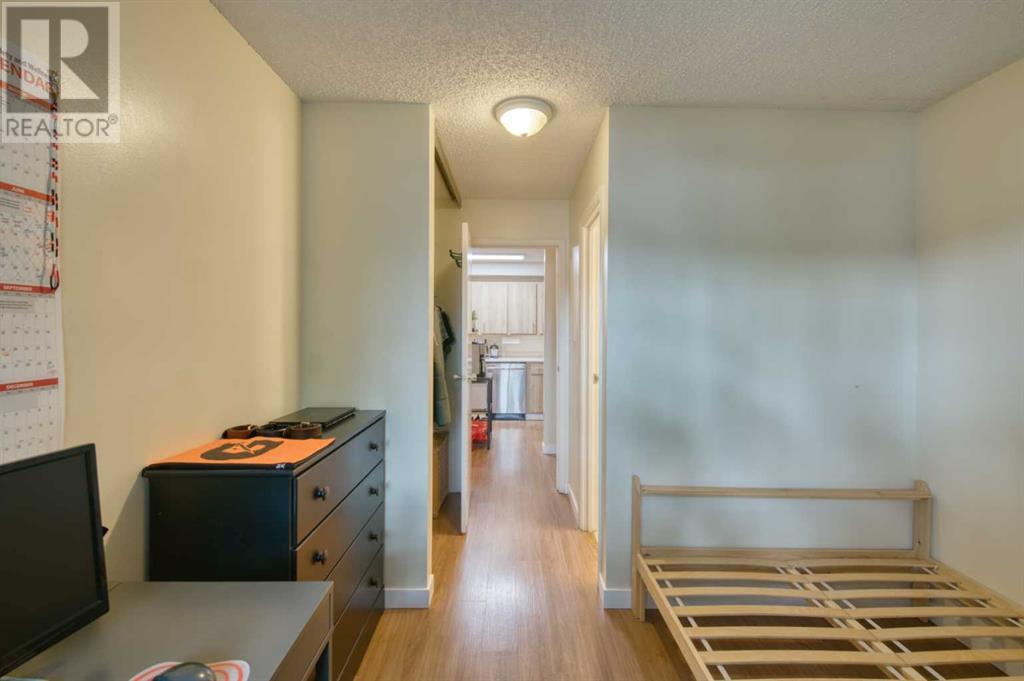 Single Family House for Sale in   Southampton Drive SW Southwood Calgary 