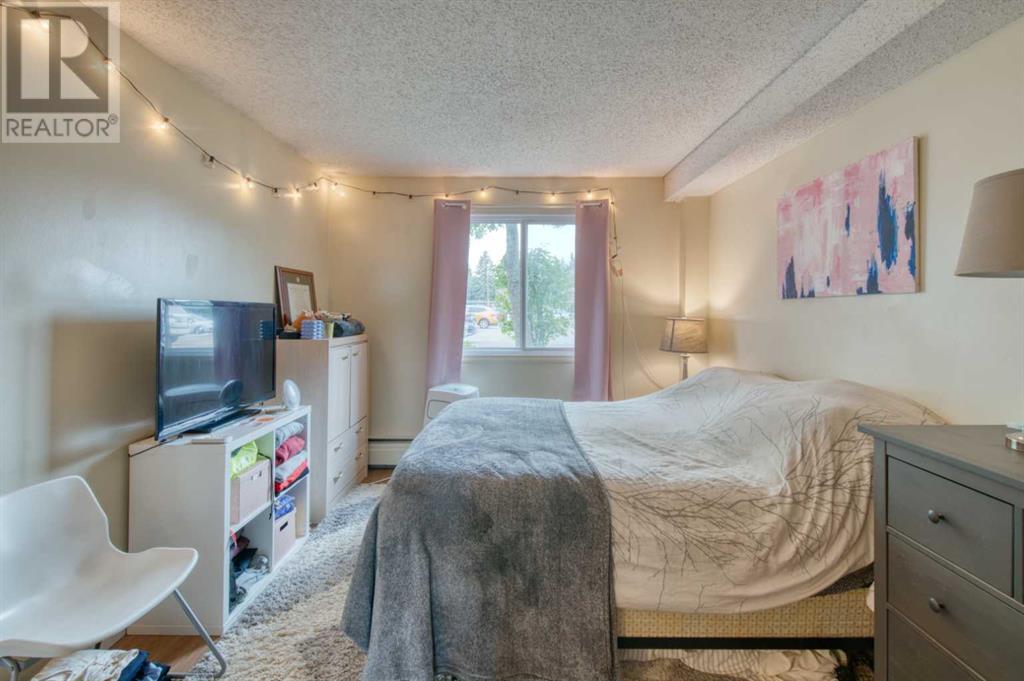 Single Family House for Sale in   Southampton Drive SW Southwood Calgary 