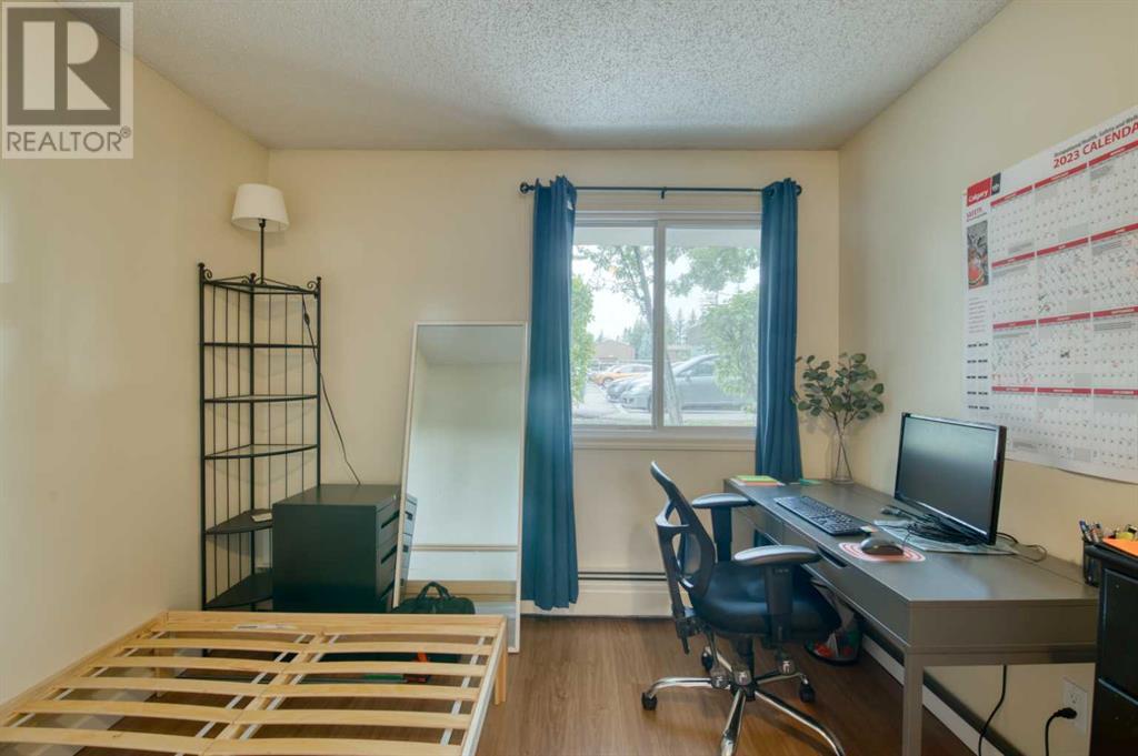 Single Family House for Sale in   Southampton Drive SW Southwood Calgary 