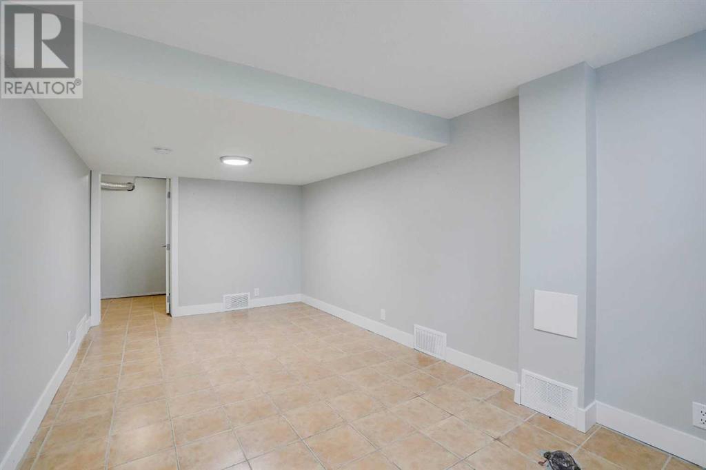 Single Family House Bungalow for Sale in   Avenue NE Winston Heights/Mountview Calgary 