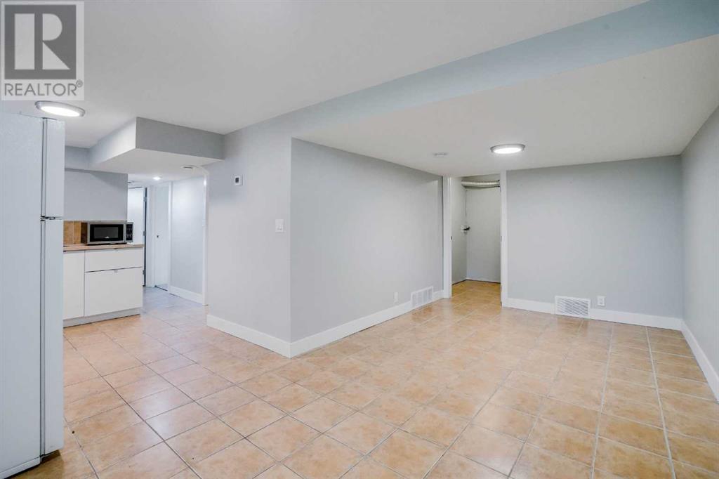 Single Family House Bungalow for Sale in   Avenue NE Winston Heights/Mountview Calgary 