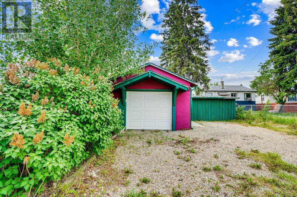 Single Family House Bungalow for Sale in   Avenue NE Winston Heights/Mountview Calgary 