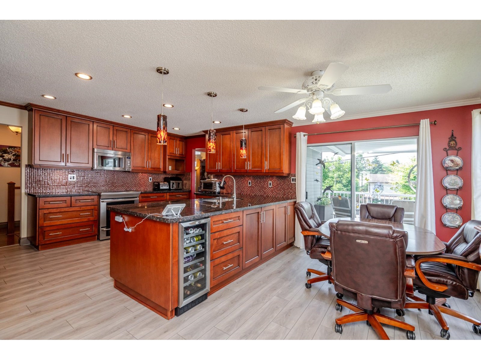 Photo 5 of 9262 213 Street, Langley BC