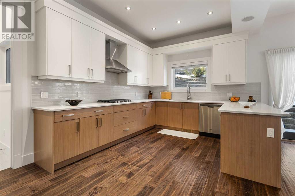 Single Family House for Sale in  Elkton Way SW Springbank Hill Calgary 