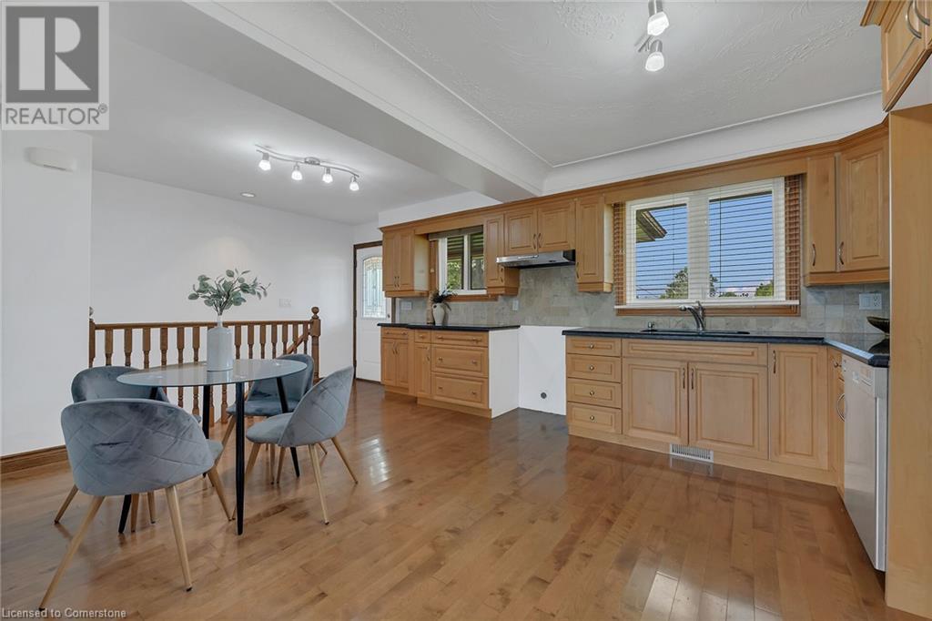 Photo 9 of 617 Eighth Road E, Stoney Creek ON