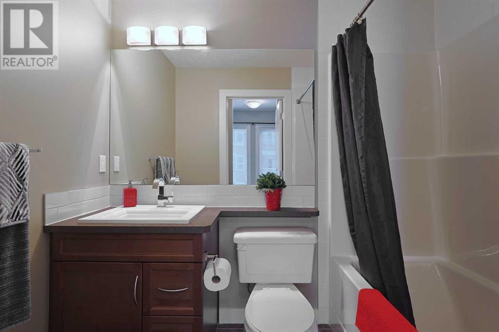 Single Family House 4 Level for Sale in  Evanston Square NW Evanston Calgary 