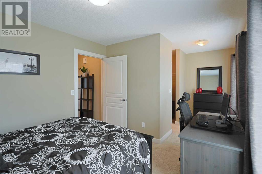 Single Family House 4 Level for Sale in  Evanston Square NW Evanston Calgary 