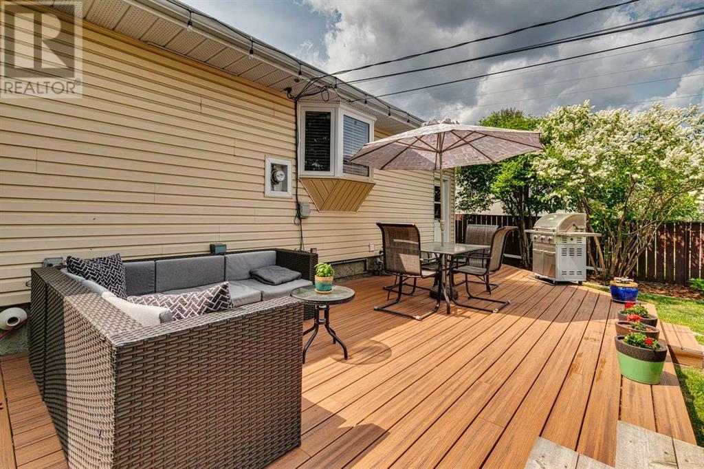 Single Family House Bungalow for Sale in  Wimbledon Crescent SW Wildwood Calgary 