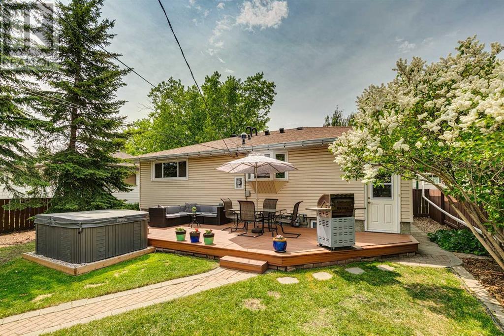 Single Family House Bungalow for Sale in  Wimbledon Crescent SW Wildwood Calgary 