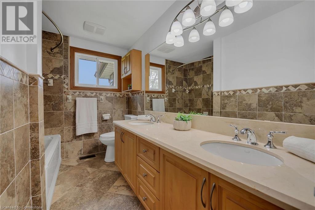 Photo 14 of 617 Eighth Road E, Stoney Creek ON