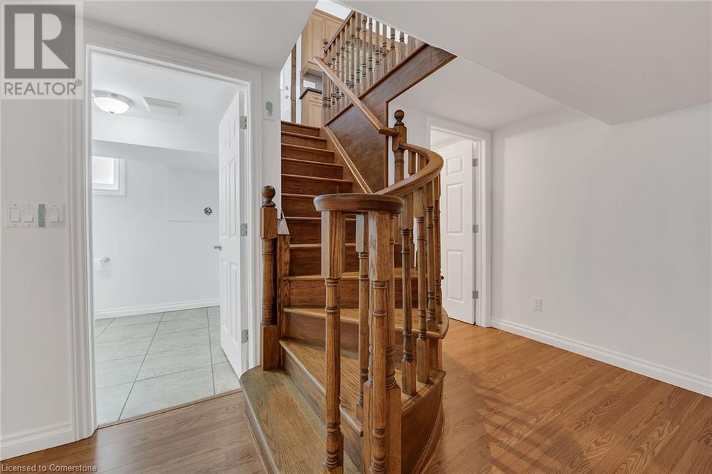 Photo 17 of 617 Eighth Road E, Stoney Creek ON