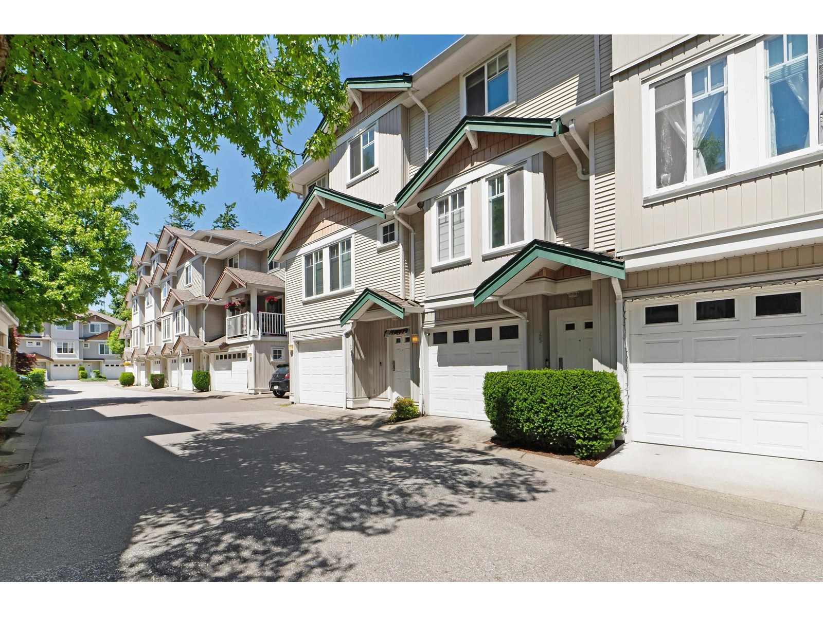 Photo 2 of 26 12711 64 Avenue, Surrey BC