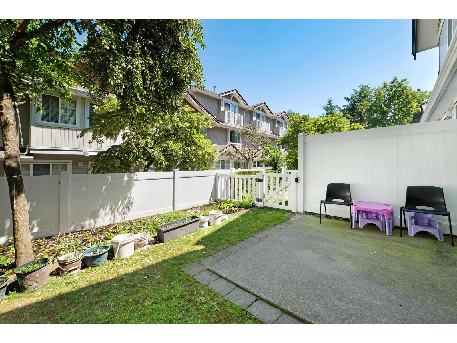 Photo 4 of 26 12711 64 Avenue, Surrey BC