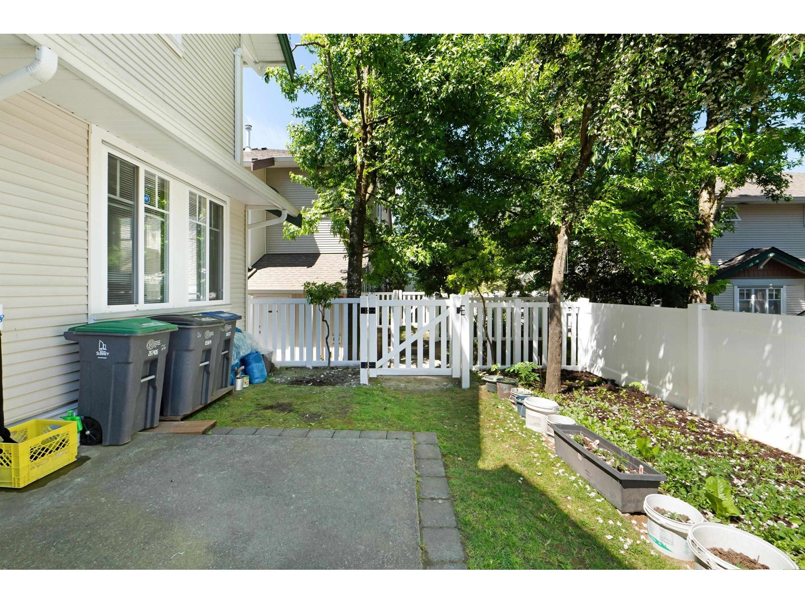 Photo 3 of 26 12711 64 Avenue, Surrey BC